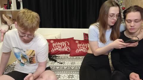 Snapshot of loossers chatting on 5, 1, 2025 Jean and Isa right couple Mark and Eva left couple online show from 5, 1, 2025