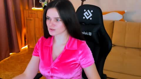 Lora Cain online show from 6, 12, 2024