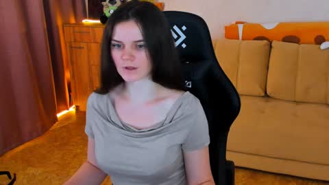 Lora Cain online show from 7, 12, 2024