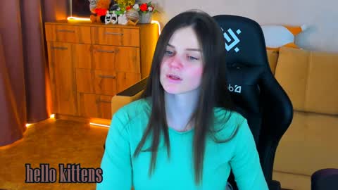 Lora Cain online show from 19, 12, 2024