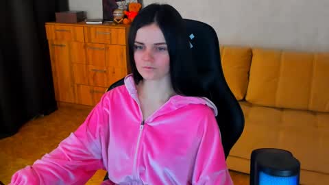 Lora Cain online show from 13, 1, 2025