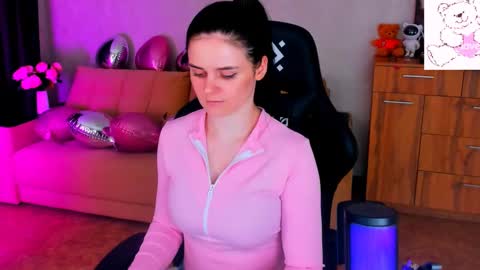 Lora Cain online show from 14, 2, 2025