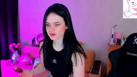 Lora Cain online show from 22, 2, 2025