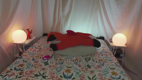 LoraFoxy online show from 13, 4, 2026