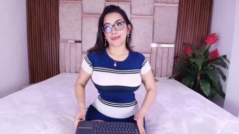  Lorein  online show from 15, 10, 2025