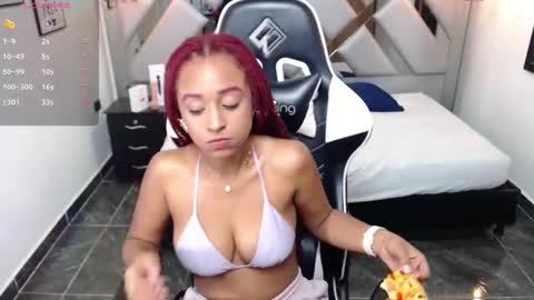 Snapshot of lorena_vieira_ chatting on 15, 12, 2024 Lorena Vieira  online show from 15, 12, 2024