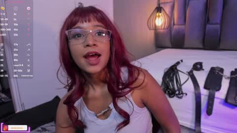 Snapshot of lorena_vieira_ chatting on 3, 2, 2025 Lorena Vieira  online show from 3, 2, 2025