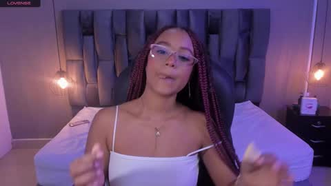 Snapshot of lorena_vieira_ chatting on 27, 2, 2025 Lorena Vieira  online show from 27, 2, 2025