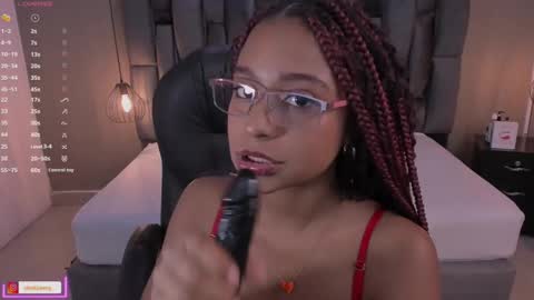 Snapshot of lorena_vieira_ chatting on 5, 3, 2025 Lorena Vieira  online show from 5, 3, 2025