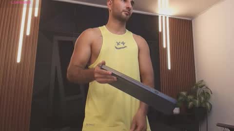  L O R E N Z O  Thumbs Up help  online show from 14, 1, 2026