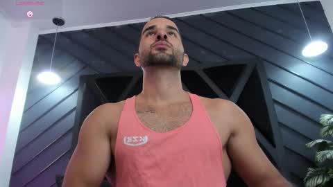  L O R E N Z O  Thumbs Up help  online show from 18, 1, 2026