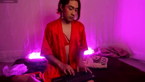 LorettMatthew online show from 5, 3, 2025