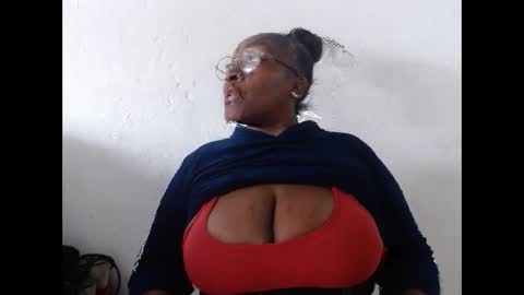 Snapshot of loretybighot chatting on 5, 2, 2025 loretybighot online show from 5, 2, 2025