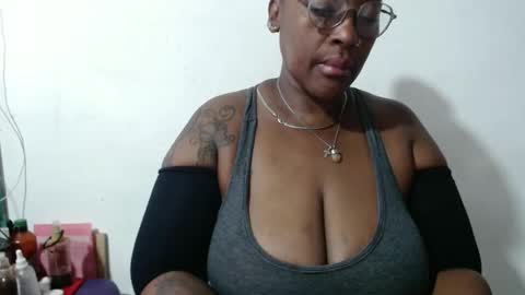 Snapshot of loretybighot chatting on 28, 2, 2025 loretybighot online show from 28, 2, 2025
