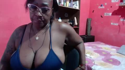 Snapshot of loretybighot chatting on 12, 9, 2025 loretybighot online show from 12, 9, 2025