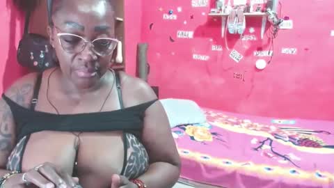 Snapshot of loretybighot chatting on 22, 9, 2025 loretybighot online show from 22, 9, 2025