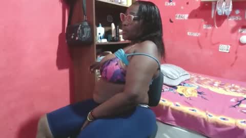 Snapshot of loretybighot chatting on 28, 9, 2025 loretybighot online show from 28, 9, 2025