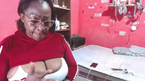 Snapshot of loretybighot chatting on 9, 10, 2025 loretybighot online show from 9, 10, 2025