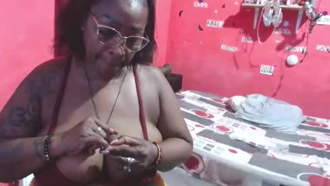 Snapshot of loretybighot chatting on 7, 11, 2025 loretybighot online show from 7, 11, 2025