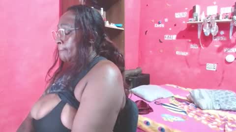 Snapshot of loretybighot chatting on 14, 11, 2025 loretybighot online show from 14, 11, 2025