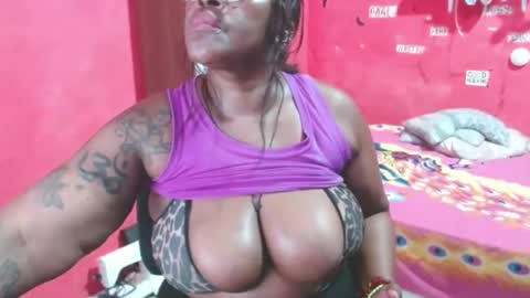 Snapshot of loretybighot chatting on 22, 11, 2025 loretybighot online show from 22, 11, 2025