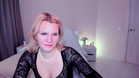 Snapshot of louisa_bay chatting on 19, 12, 2024 Louisa online show from 19, 12, 2024