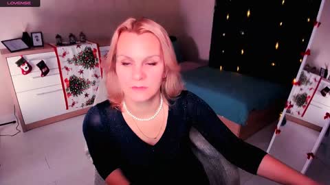 Snapshot of louisa_bay chatting on 9, 1, 2025 Louisa online show from 9, 1, 2025