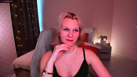 Snapshot of louisa_bay chatting on 7, 3, 2025 Louisa online show from 7, 3, 2025
