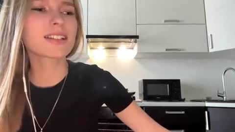 Mia online show from 22, 6, 2026