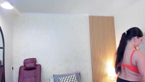 Louren Fox online show from 8, 11, 2025