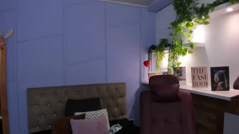 Louren Fox online show from 15, 12, 2025