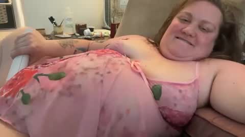 Sara and Leigh online show from 9, 9, 2025