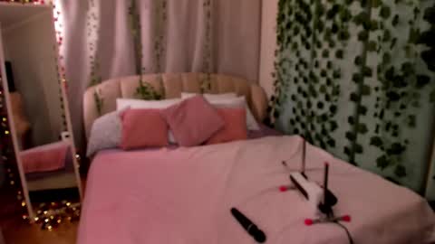 Lola online show from 4, 12, 2025