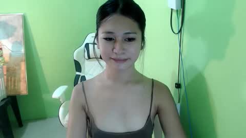 Snapshot of love_jessi chatting on 13, 10, 2025 love_jessi online show from 13, 10, 2025