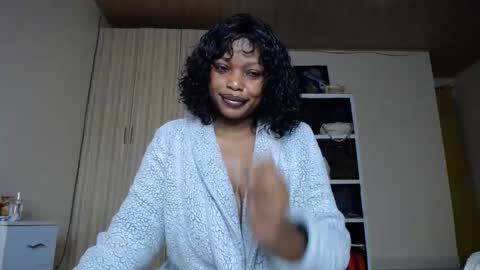 Snapshot of love_niahh chatting on 18, 11, 2025 niahh online show from 18, 11, 2025