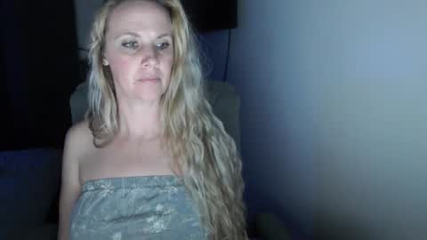 Snapshot of love_on_ chatting on 31, 3, 2026 LoVe On online show from 31, 3, 2026