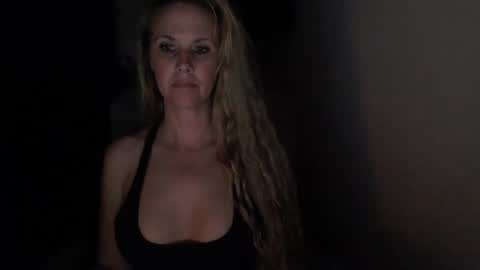 Snapshot of love_on_ chatting on 11, 4, 2026 LoVe On online show from 11, 4, 2026