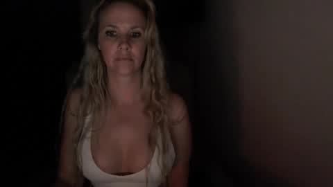 Snapshot of love_on_ chatting on 11, 4, 2026 LoVe On online show from 11, 4, 2026