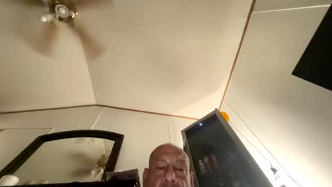 Snapshot of loveazz4me chatting on 27, 4, 2026 loveazz4me online show from 27, 4, 2026