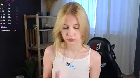 Snapshot of lovedrope chatting on 21, 9, 2025 God like girl Ann online show from 21, 9, 2025