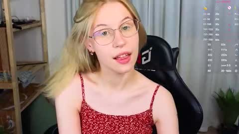 Snapshot of lovedrope chatting on 14, 10, 2025 God like girl Ann online show from 14, 10, 2025