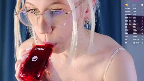 Snapshot of lovedrope chatting on 19, 11, 2025 God like girl Ann online show from 19, 11, 2025