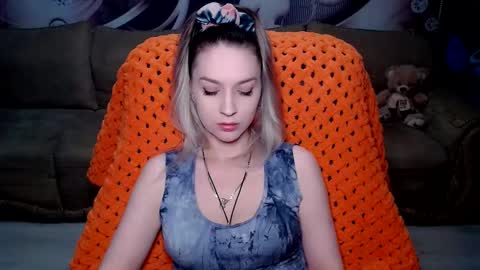 Snapshot of lovellymalina chatting on 3, 1, 2025 private open online show from 3, 1, 2025