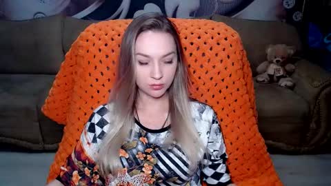 Snapshot of lovellymalina chatting on 6, 1, 2025 private open online show from 6, 1, 2025