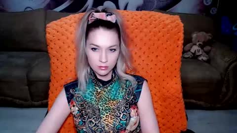 Snapshot of lovellymalina chatting on 1, 2, 2025 private open online show from 1, 2, 2025