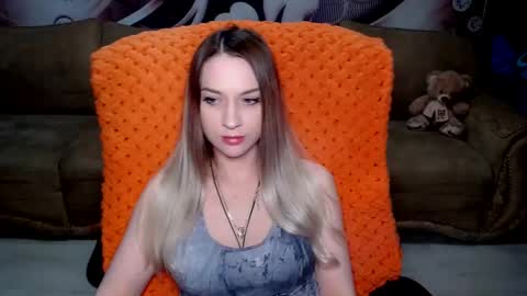 Snapshot of lovellymalina chatting on 2, 2, 2025 private open online show from 2, 2, 2025