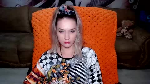 Snapshot of lovellymalina chatting on 3, 2, 2025 private open online show from 3, 2, 2025