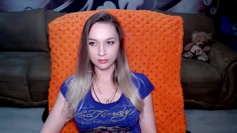 Snapshot of lovellymalina chatting on 4, 2, 2025 private open online show from 4, 2, 2025