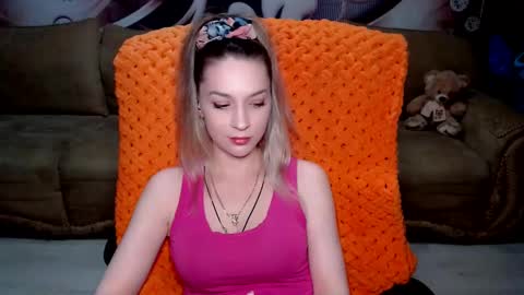 Snapshot of lovellymalina chatting on 5, 2, 2025 private open online show from 5, 2, 2025