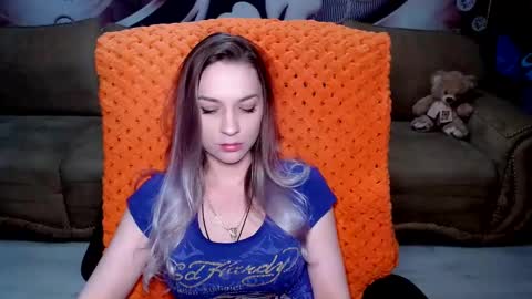 Snapshot of lovellymalina chatting on 8, 2, 2025 private open online show from 8, 2, 2025